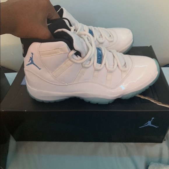 Jordan 11 legend blue main image 2